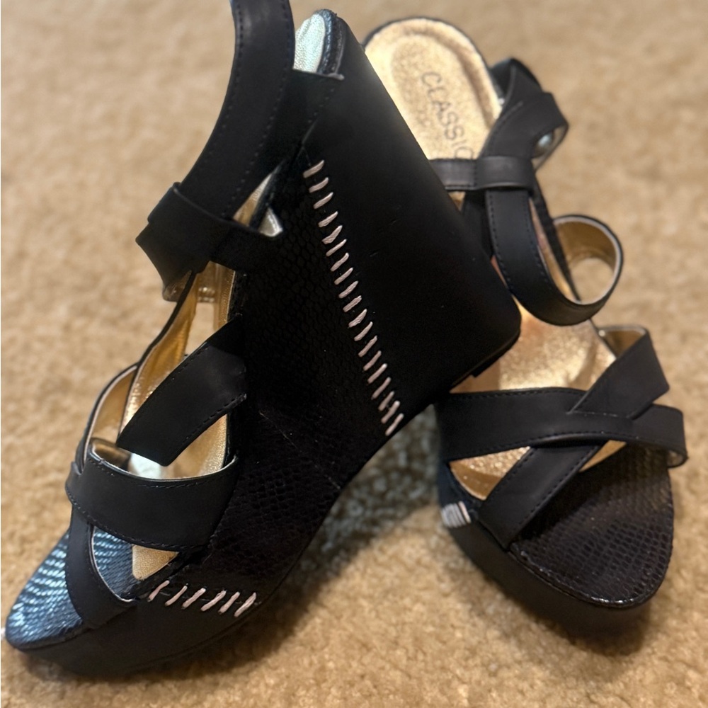 Classiques Entier Black and Gold Strappy Sandals - Picture 5 of 5